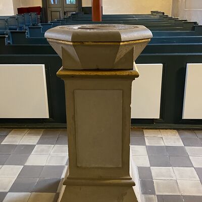 Bild vergr&ouml;&szlig;ern: St.Peter.u.PaulTaufstein1