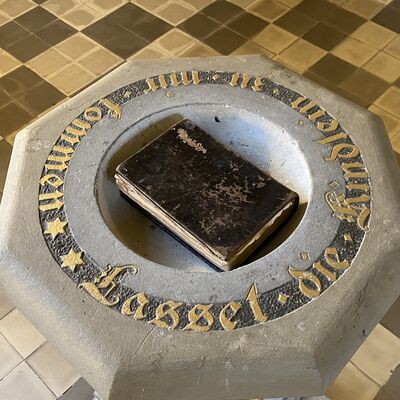 Bild vergr&ouml;&szlig;ern: St.Peter.u.PaulTaufstein2