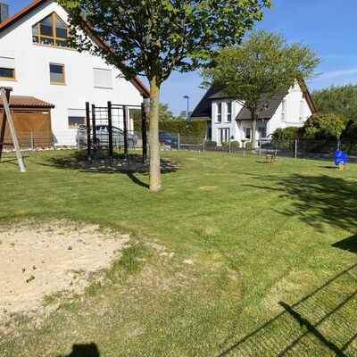 Bild vergr&ouml;&szlig;ern: (Spielplatz_Hinter_der_Kirche1)