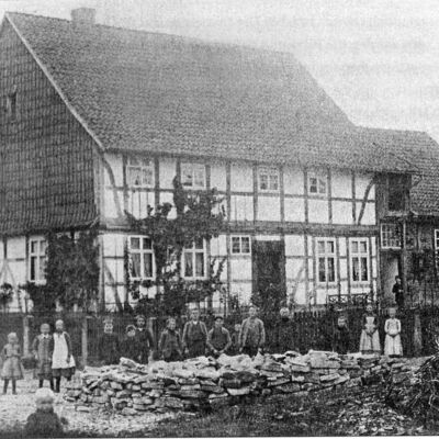 Bild vergr&ouml;&szlig;ern: (alte_ev.Schule_vor_1900)_1901