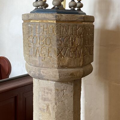 Bild vergr&ouml;&szlig;ern: Marienkapelle_Taufstein2