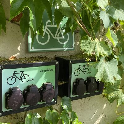 Bild vergr&ouml;&szlig;ern: Gro&szlig;_(Fahrradladestation)