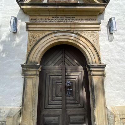 Bild vergr&ouml;&szlig;ern: Gro&szlig;_(Kirche_von_Stopler_KircheEingang.)