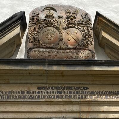 Bild vergr&ouml;&szlig;ern: Gro&szlig;_(Kirche_von_Stopler_KircheEingangsportal)