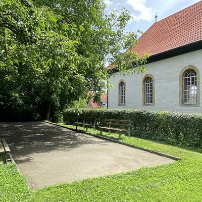 Bild vergr&ouml;&szlig;ern: Gro&szlig;_(PfarrgartenBoulebahn5)