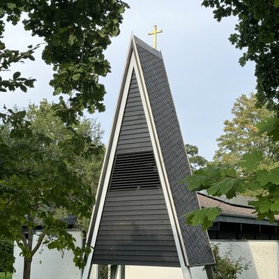 Bild vergr&ouml;&szlig;ern: Evangelische_Kirche_Glockenturm