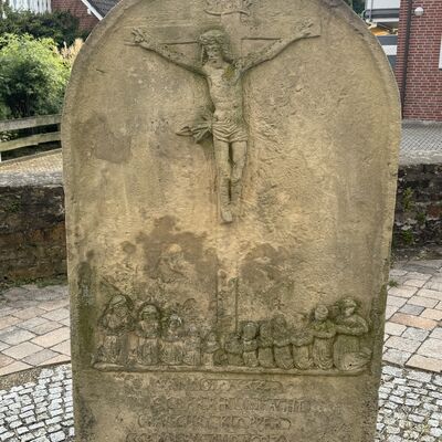 Bild vergr&ouml;&szlig;ern: Katholische_Kirche_Grabstein1