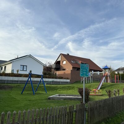Bild vergr&ouml;&szlig;ern: Spielplatz_Lindenkamp