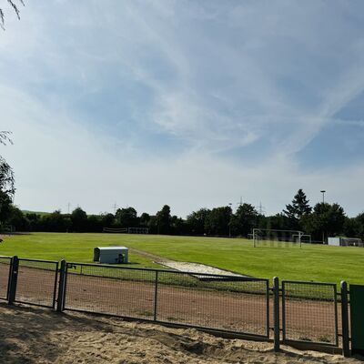 Bild vergr&ouml;&szlig;ern: Sportplatz2