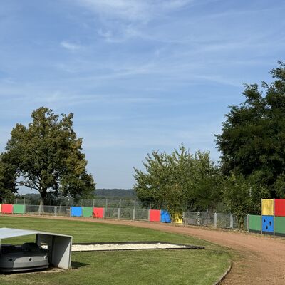 Bild vergr&ouml;&szlig;ern: Sportplatz3