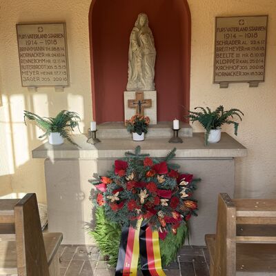 Bild vergr&ouml;&szlig;ern: Wegekapelle_innen