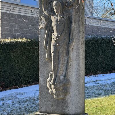 Bild vergr&ouml;&szlig;ern: Friedhof_Skulptur