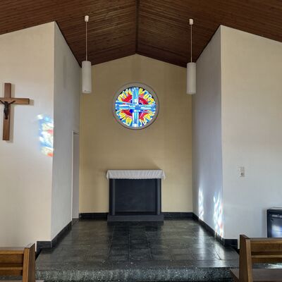 Bild vergr&ouml;&szlig;ern: Friedhofskapelle_innen