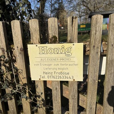 Bild vergr&ouml;&szlig;ern: Honig_S&ouml;hrer_Forsthaus