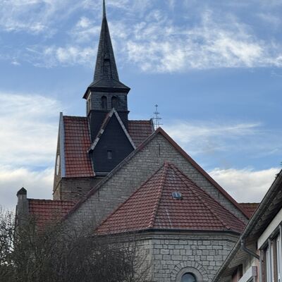 Bild vergr&ouml;&szlig;ern: Katholische_Kirche_au&szlig;en