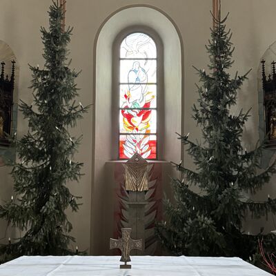 Bild vergr&ouml;&szlig;ern: Katholische_Kirche_Fenster