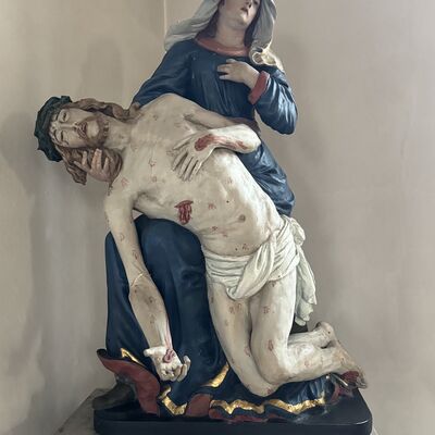 Bild vergr&ouml;&szlig;ern: Katholische-Kirche_Pieta
