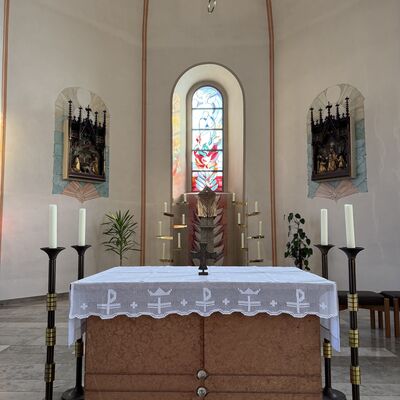 Bild vergr&ouml;&szlig;ern: Katholische_Kirche_Altar