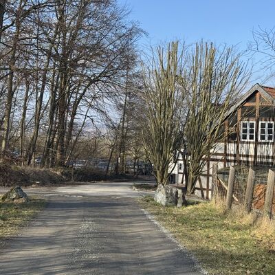 Bild vergr&ouml;&szlig;ern: S&ouml;hrer_Forsthaus_Wanderweg_nach_R&ouml;derhof