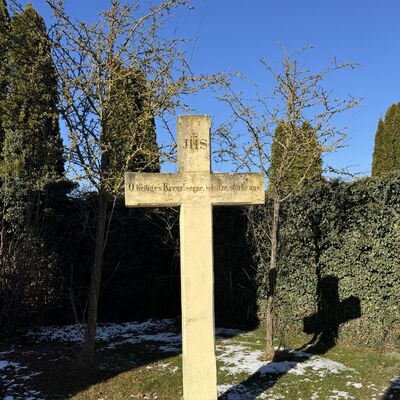 Bild vergr&ouml;&szlig;ern: Wegerkreuz_auf_dem_Friedhof