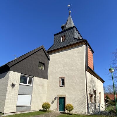 Bild vergr&ouml;&szlig;ern: Kirche_mit_erstem_ehem._Schulhaus2
