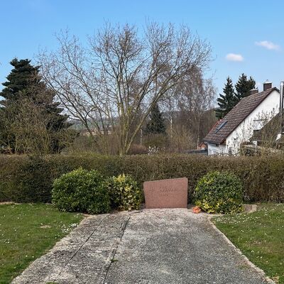 Bild vergr&ouml;&szlig;ern: Ehrenmal2@M.Krebs