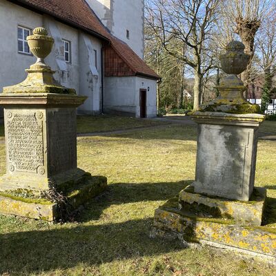 Bild vergr&ouml;&szlig;ern: St.Bartholom&auml;usGrabsteinKlage3