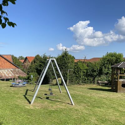 Bild vergr&ouml;&szlig;ern: Spielplatz_Am_Thie2