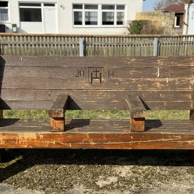 Bild vergr&ouml;&szlig;ern: Bank_am Pfarrhaus