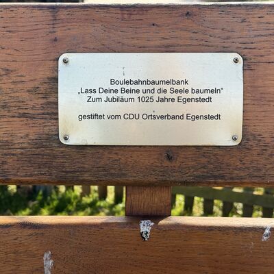 Bild vergr&ouml;&szlig;ern: Boulebahnbaumelbank