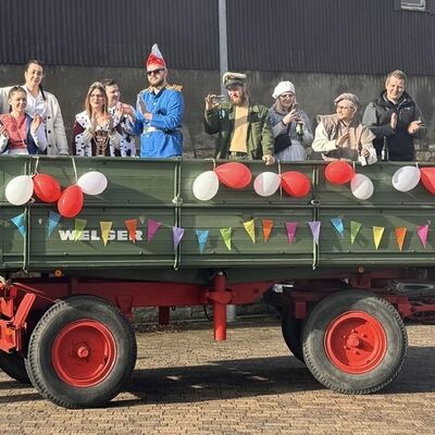 Bild vergr&ouml;&szlig;ern: Faschingsumzug_mit_Prinzenpaar