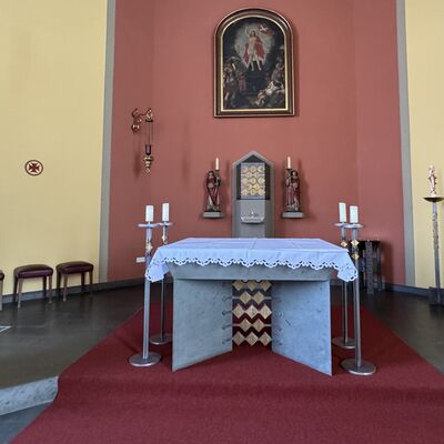 Bild vergr&ouml;&szlig;ern: Kirche_Altarraum