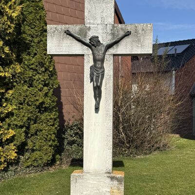 Bild vergr&ouml;&szlig;ern: Kirche_Kreuz
