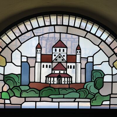 Bild vergr&ouml;&szlig;ern: Kirche_Rundfenster3