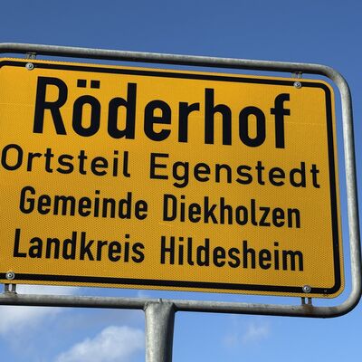 Bild vergr&ouml;&szlig;ern: R&ouml;derhof_Ortsschild