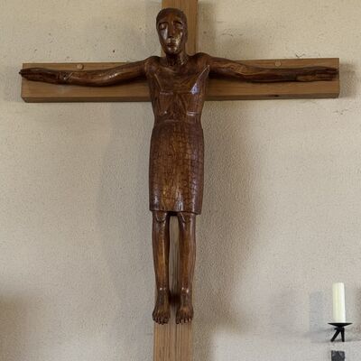 Bild vergr&ouml;&szlig;ern: Heimstatt_R&ouml;derhof_Heilig_Geist_Kreuz_neben_dem_Altar