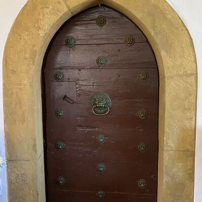 Bild vergr&ouml;&szlig;ern: Kirche St.Cosmas u. Damian T&uuml;r zum Turm