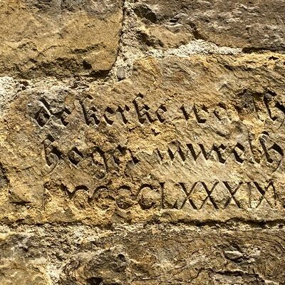 Bild vergr&ouml;&szlig;ern: Kirche St.Cosmas u. Damian-Jahreszahl Kirchenschiff-1489