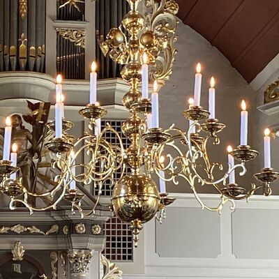 Bild vergr&ouml;&szlig;ern: Kirche St.Cosmas u. DamianKronleuchter2