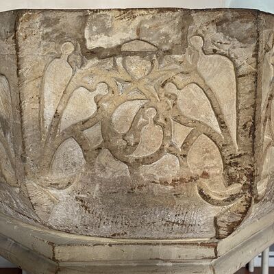 Bild vergr&ouml;&szlig;ern: Kirche St.Cosmas u. DamianTaufstein2