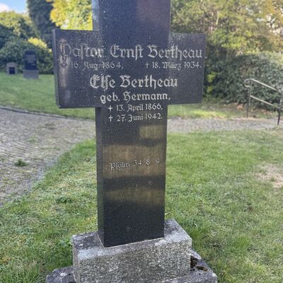 Bild vergr&ouml;&szlig;ern: Alter_Friedhof_Grabstein