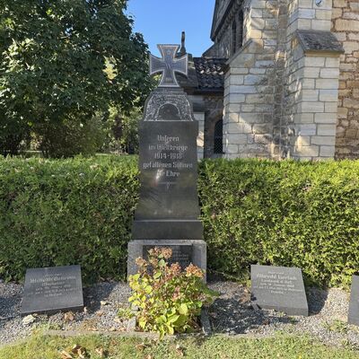 Bild vergr&ouml;&szlig;ern: Alter_Friedhof_Kreiegerdenkmal_2.Weltkrieg