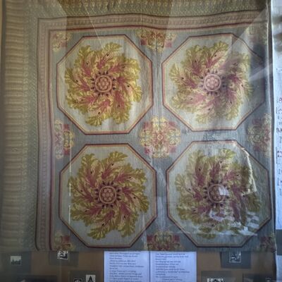 Bild vergr&ouml;&szlig;ern: Kirche_Altarteppich