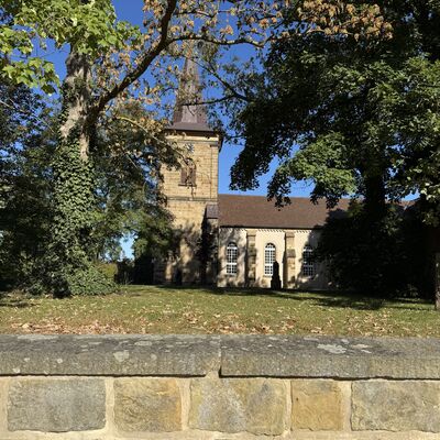 Bild vergr&ouml;&szlig;ern: Kirche_Bruchsteinmauer_Denkmalschutz