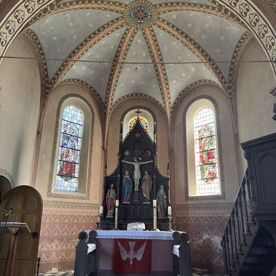 Bild vergr&ouml;&szlig;ern: Kirche_Altar