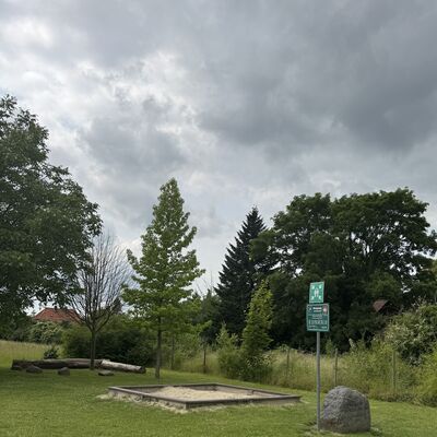 Bild vergr&ouml;&szlig;ern: Spielplatz_N&auml;he_Grundschule