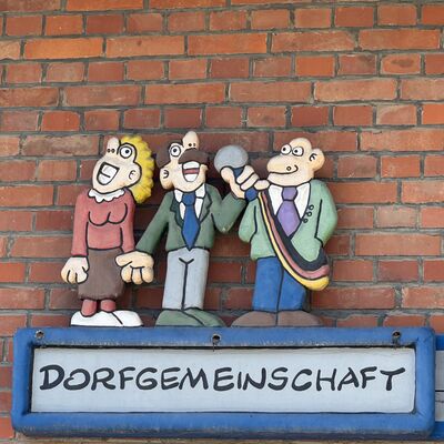 Bild vergr&ouml;&szlig;ern: Vereine_am_alten Gemeindehaus1