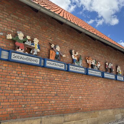 Bild vergr&ouml;&szlig;ern: Vereine_am_alten Gemeindehaus2