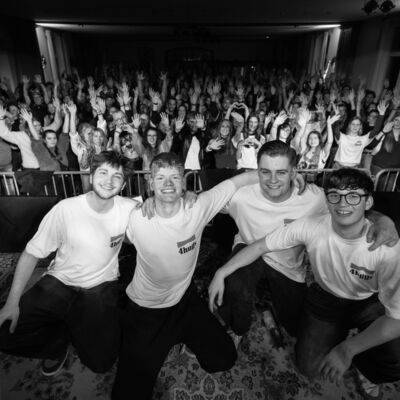 Bild vergr&ouml;&szlig;ern: 4hugs