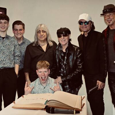 Bild vergr&ouml;&szlig;ern: 4hugs